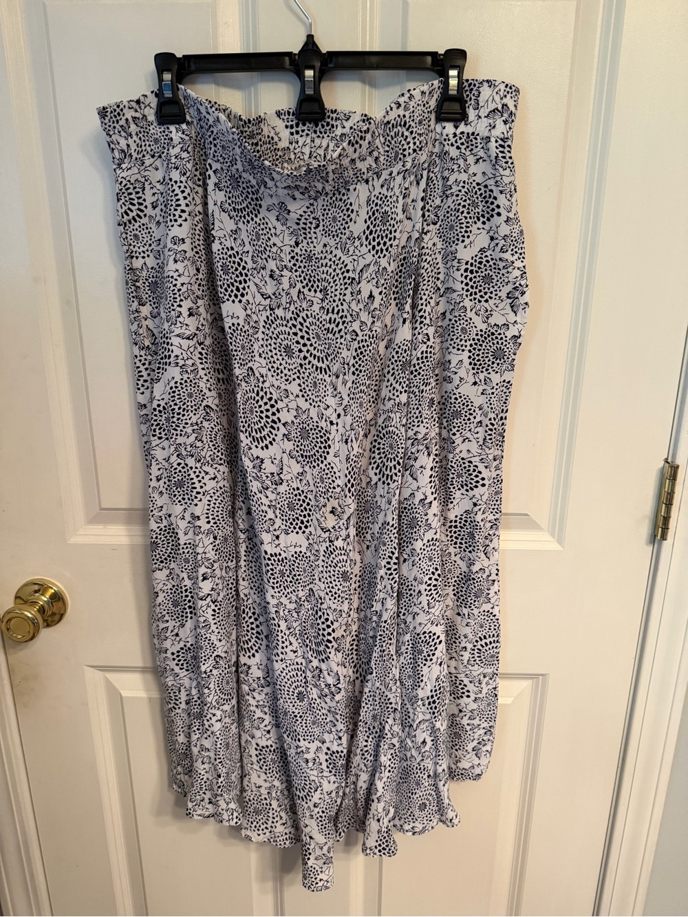 Evan Picone Skirt Blue And White With Two Side Pockets